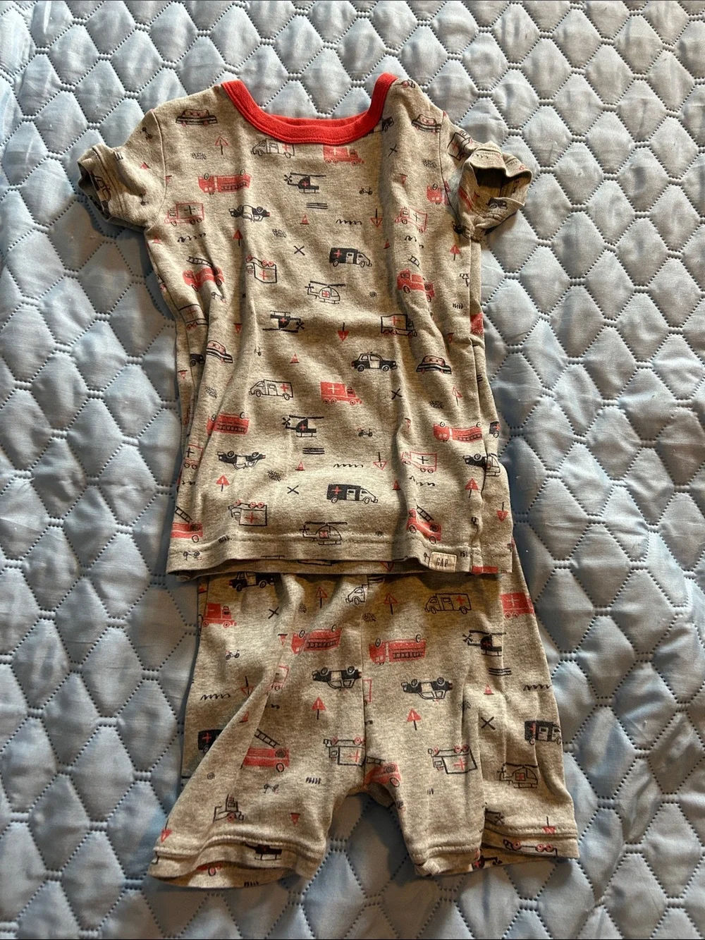 GAP Kids Short Sleeve Pajama Set in Heather Tan with Red Trim